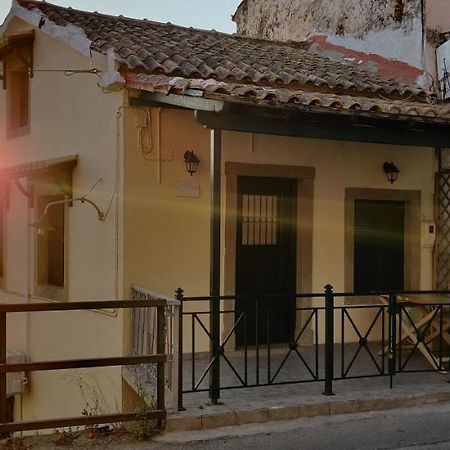 Alkinoos Appartement Ágios Matthaíos Buitenkant foto